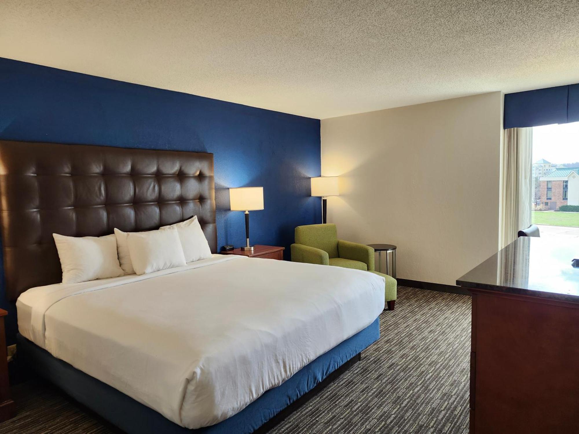 Heritage Inn & Suites St Louis Fenton, Trademark By Wyndham Exterior photo