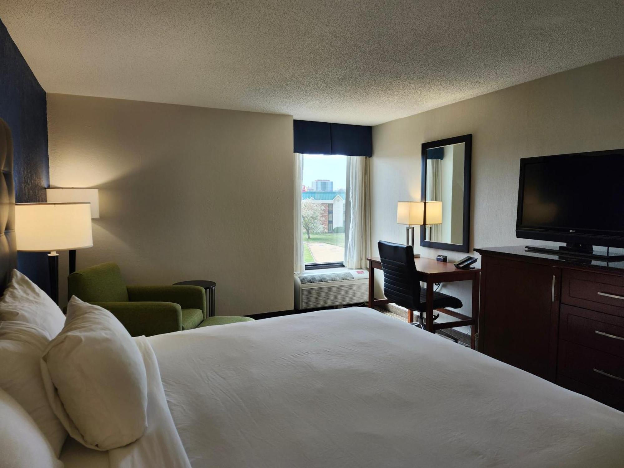 Heritage Inn & Suites St Louis Fenton, Trademark By Wyndham Exterior photo