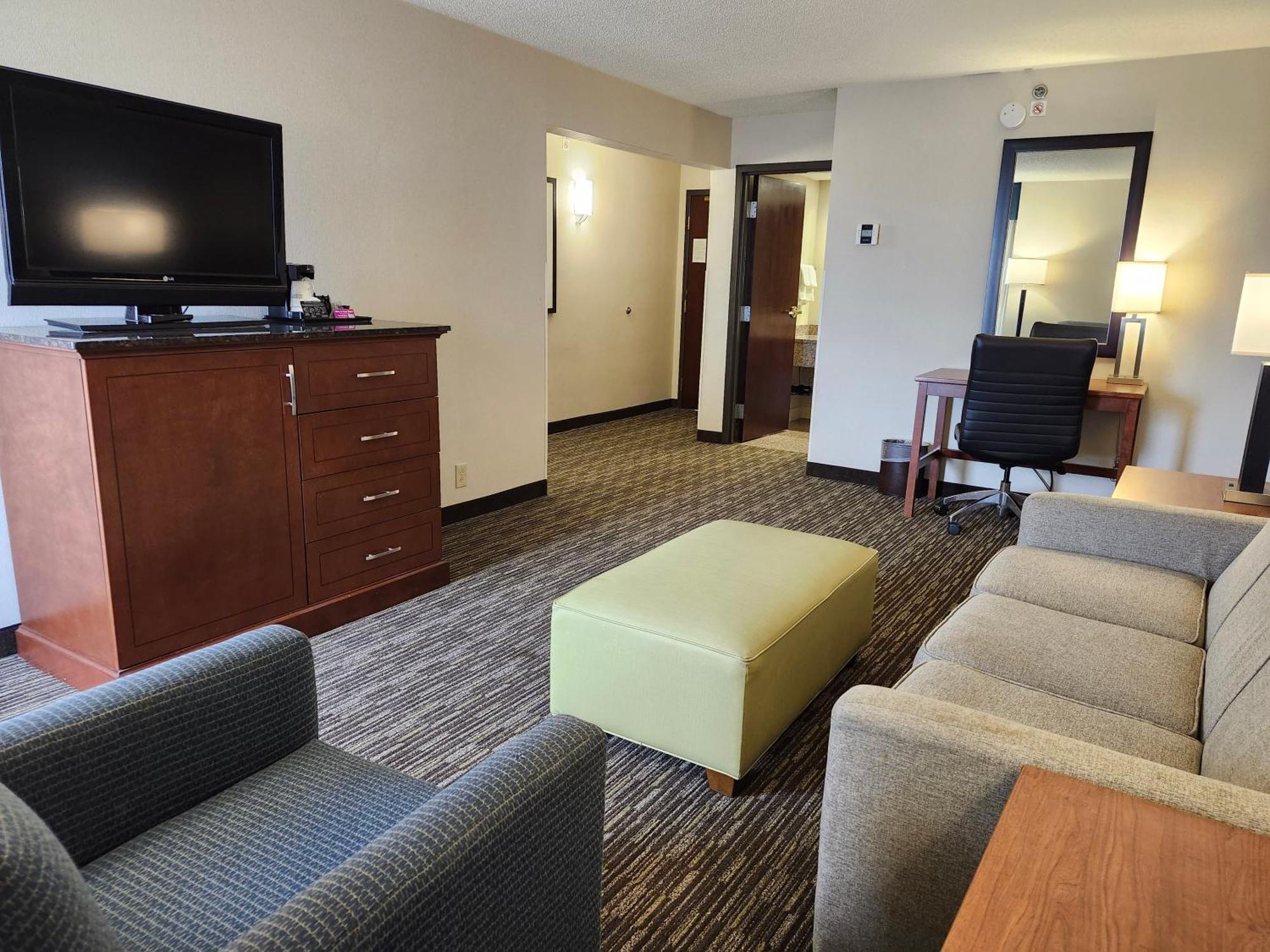 Heritage Inn & Suites St Louis Fenton, Trademark By Wyndham Exterior photo